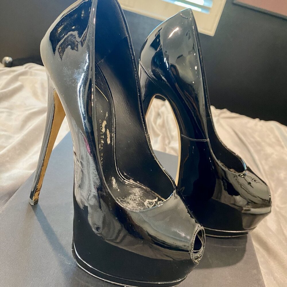 GIUSEPPE ZANOTTI BLACK PATENT LEATHER PLATFORM HEELS